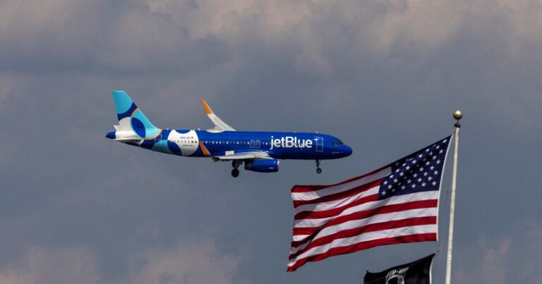 Estados Unidos multa a JetBlue con dos millones de dólares por retrasos crónicosensusvuelos