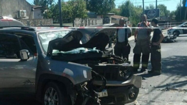 Murieron dos policías de la Bonaerense tras chocar su moto contra una camioneta