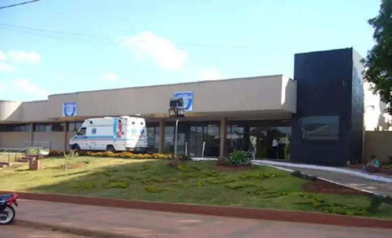 Conductor despistó y volcó en Alvear.