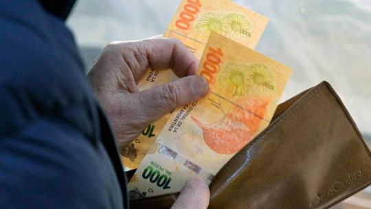 Una familia puede vivir ocho días con dos salarios mínimos en febrero