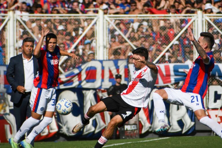 River se va de los partidos y deambula sin rumbo, mientras San Lorenzo tiene más claro su norte