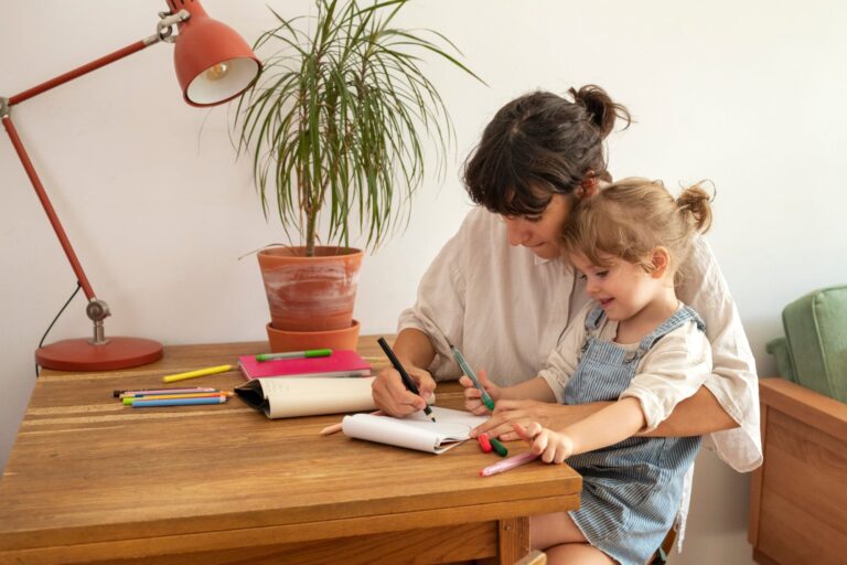 Cuánto cobran las niñeras y cuidadores de adultos en febrero de 2025 tras el aumento confirmado