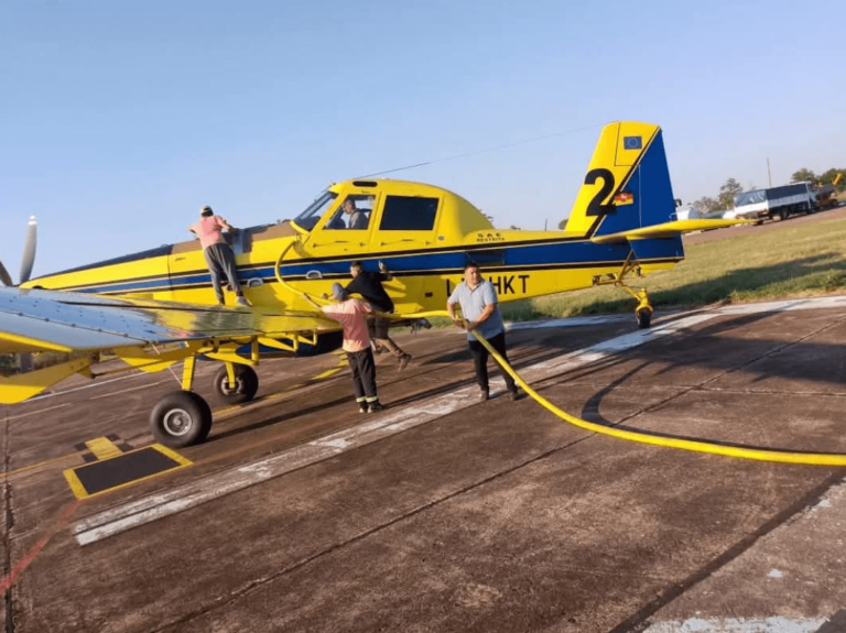 Aviones hidrantes y brigadas forestales trabajan arduamente en Mariano I. Loza