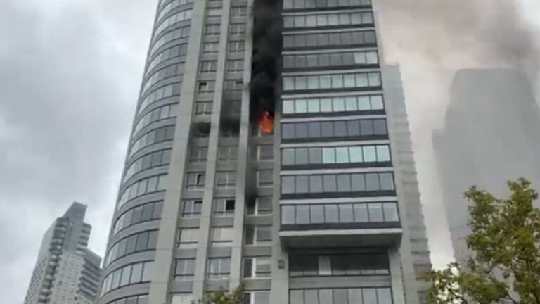 Incendio en una torre de lujo en Puerto Madero: 100 personas fueron evacuadas
