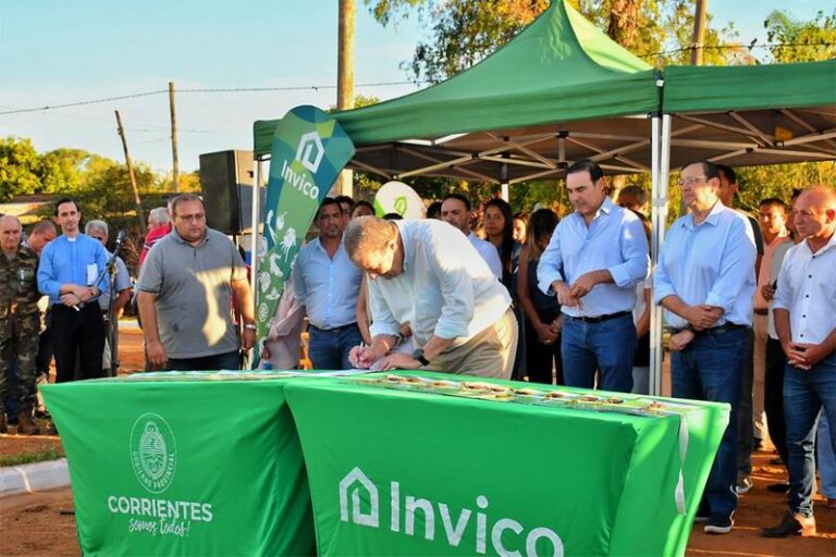 Valdés inauguró viviendas y entregó títulos de propiedad