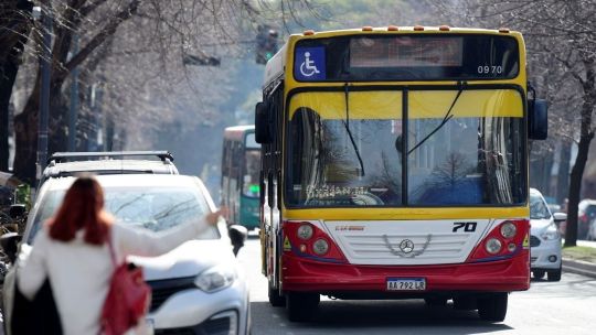 PBA pagó parte de los subsidios y se levantó el paro de colectivos previsto para este domingo