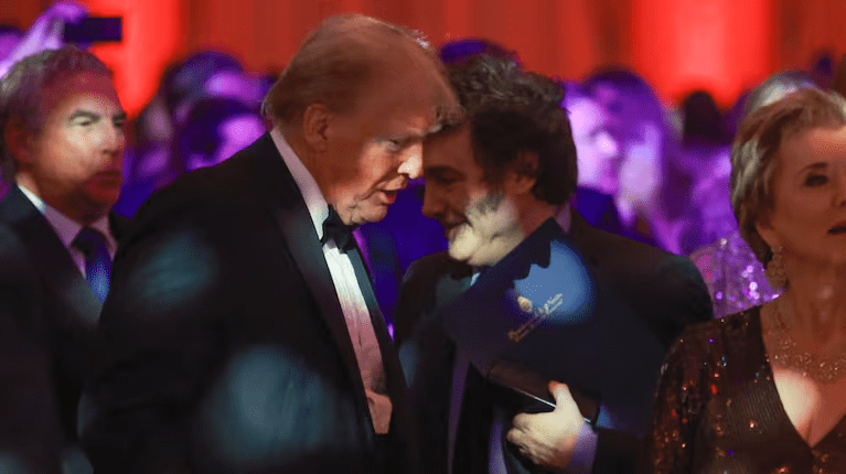 Donald Trump ratificó que aplicará los aranceles del 25% al acero y aluminio argentinos