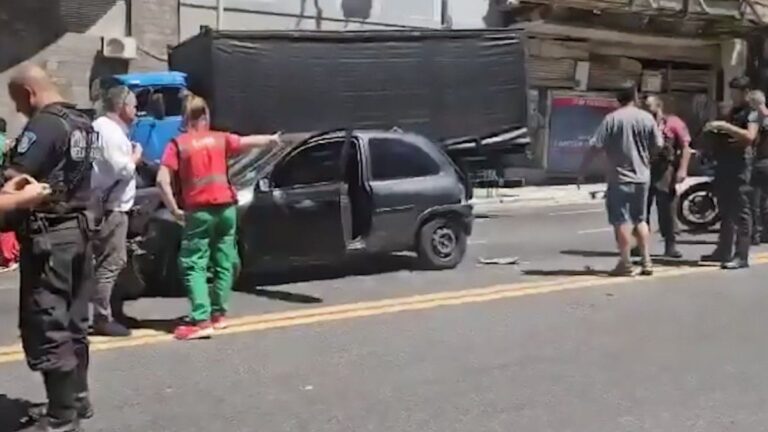 Flores: choque entre un camión, un colectivo y dos autos dejó 3 heridos