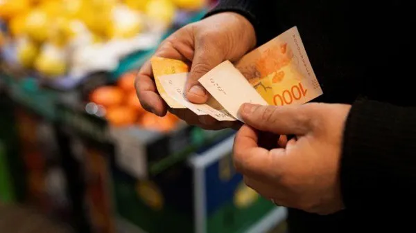 La inflación de enero se desaceleró  al 2,2%, según el INDEC