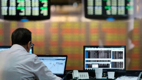 El Merval tuvo una leve suba pero el riesgo país volvió a superar los 700 puntos básicos