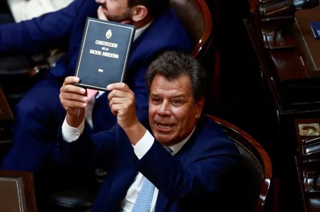 Facundo Manes denunciará a Caputo por amenazas