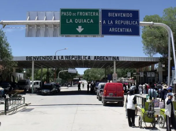 El Gobierno quiere que los extranjeros no residentes paguen por la salud y la educación.