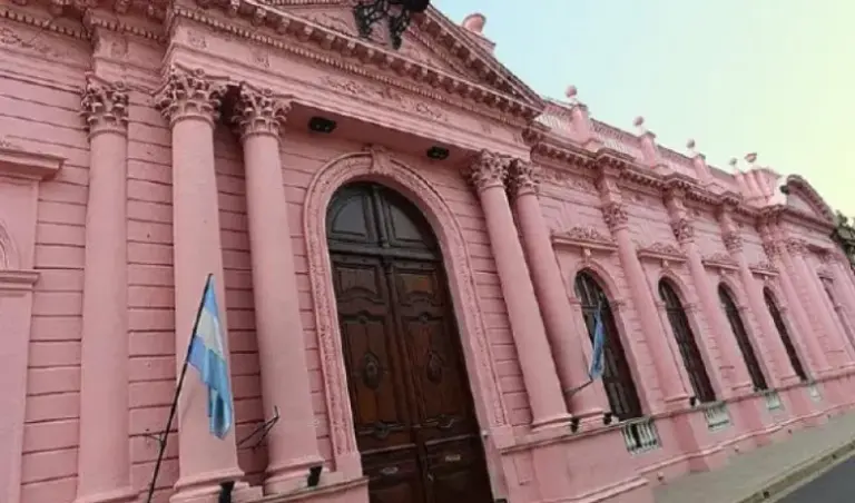 Valdés alista el anuncio de aumento salarial para la semana que viene