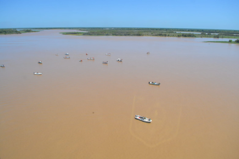 Continúa la intensa búsqueda de personas que naufragaron en zona de Esquina