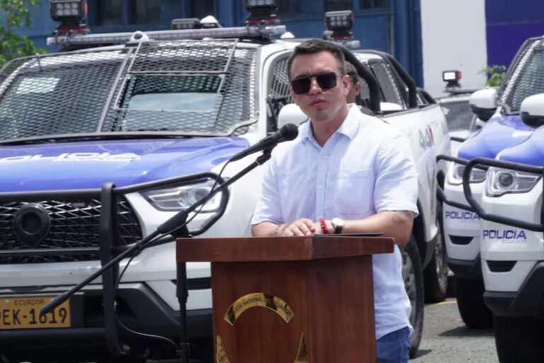 El presidente Noboa refuerza la seguridad vial con entrega de 124 camionetas