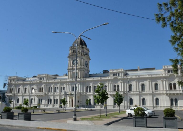 Se inició el pago del medio aguinaldo en la Provincia