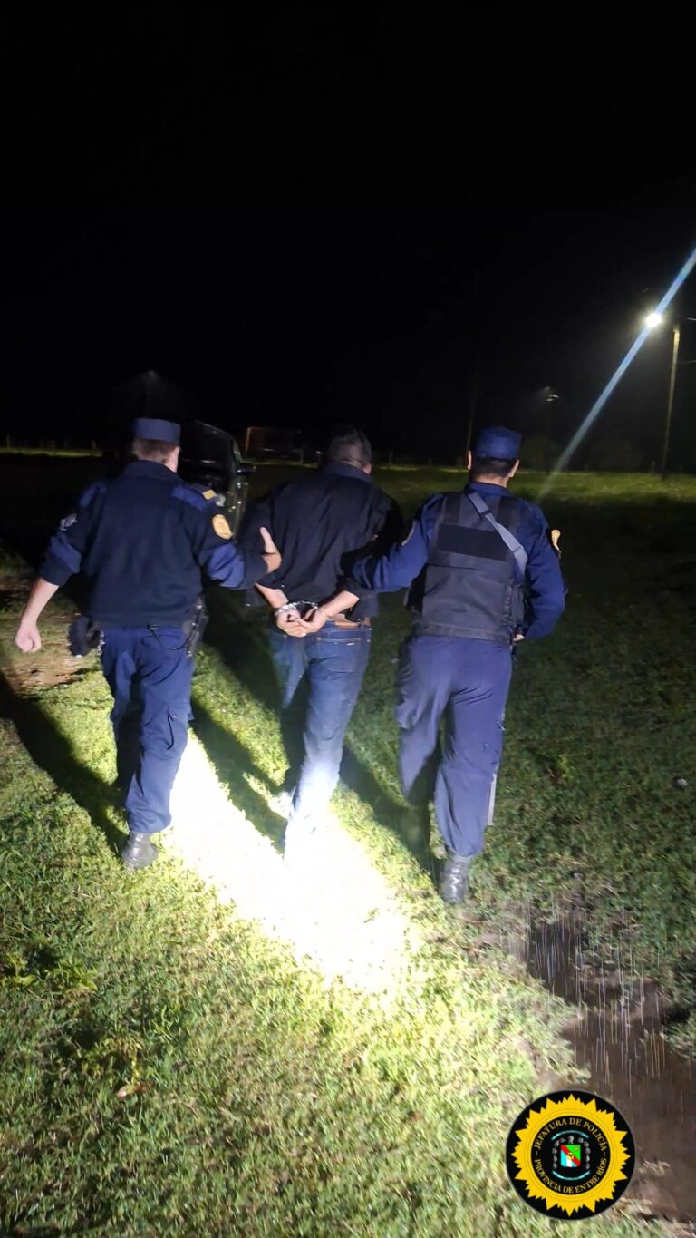 Detuvieron a un ciudadano de 44 años imputándolo de atentado y resistencia a la autoridad en un allanamiento.