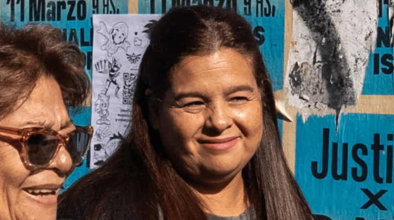 Las hermanas de Maradona aseguran que Diego les dejó la explotación de la marca.