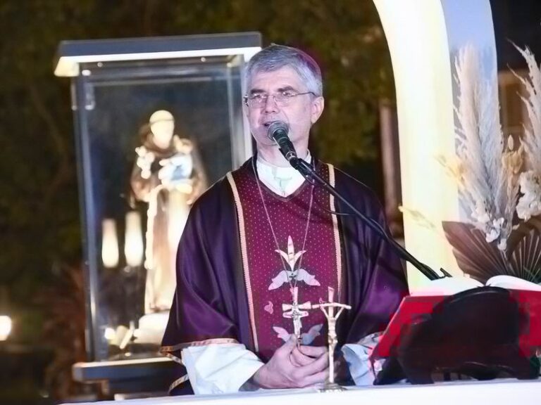 Emotiva inauguración, del templete en honor al patrono San Antonio