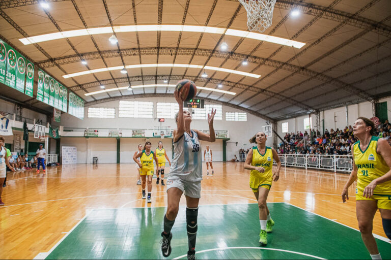 Paraná recibe al maxibasquet femenino