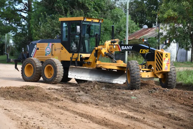 PROGRAMA DE ARREGLO Y BACHEO DE CALLES: POR DONDE PASA LA MOTONIVELADORA HOY.