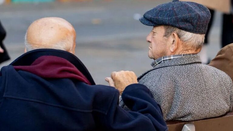 Jubilados ANSES: la posibilidad de hacer compras con ahorro a partir de abril