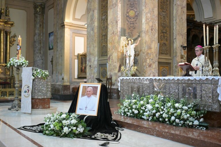 El pronunciamiento de la Conferencia Episcopal y la misa en la Catedral por el Papa