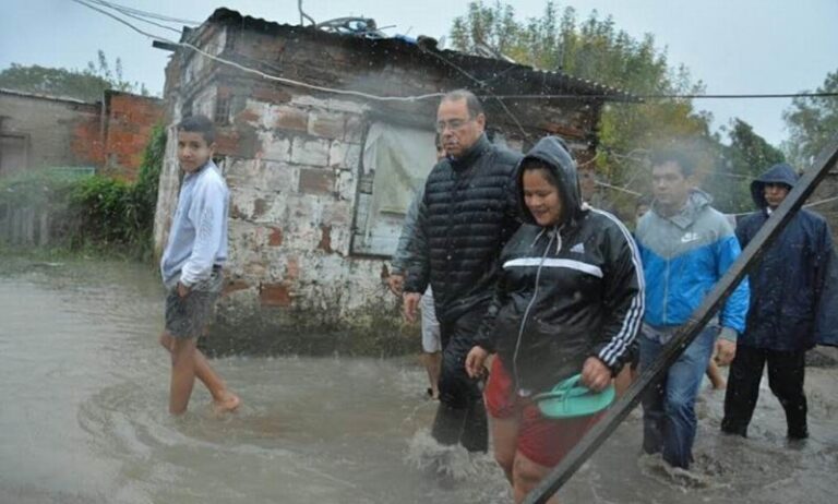 La lluvia también se mete en la agenda proselitista
