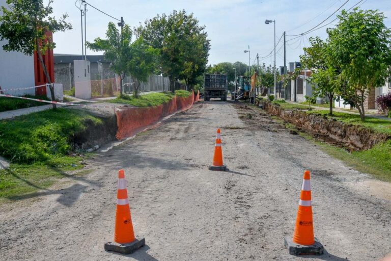 Obras de cordón cuneta a través del Presupuesto Participativo en el barrio 20 de Junio