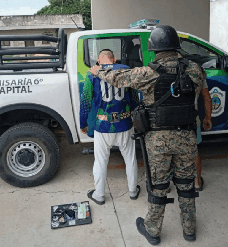 Detuvieron a dos hermanos por arrebato.