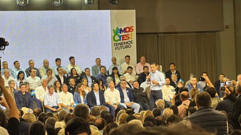 Valdés lanzó Vamos Corrientes con un fuerte respaldo al sistema partidario