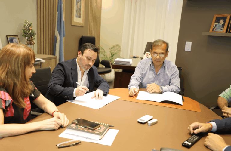 El ministro Cardozo firmó un acuerdo con la Asociación de Anestesia, Analgesia y Reanimación