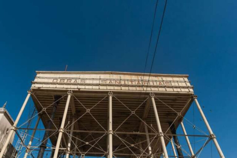 La rotura de un caño obliga a suspender un corte