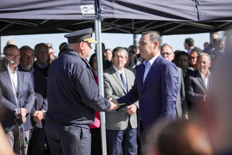 Valdés refuerza la logística policial con millonaria inversión en móviles