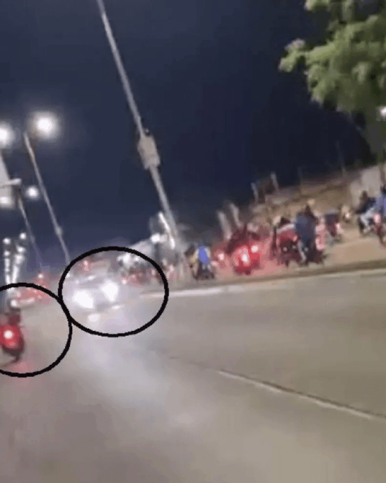 Los seguidores atraviesande contramano la 3 de Abril