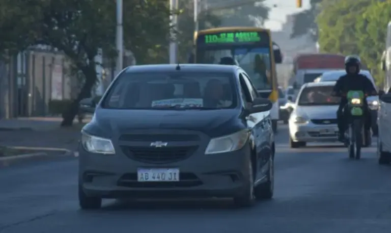 Remiseros y taxistas ponen el ojo normativo a los triciclos eléctricos