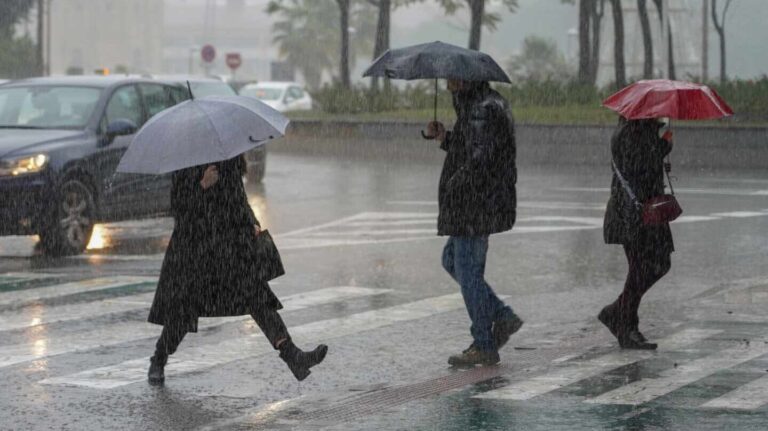 Doble alerta en Corrientes por tormentas fuertes y los pronósticos anticipan más lluvias