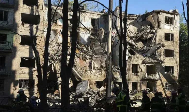 Los nuevos ataques rusos en Ucrania causan al menos 10 muertos y decenas de heridos
