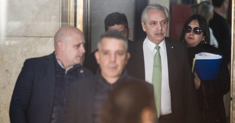 Alberto Fernández llegó a Comodoro Py para declarar en la causa de corrupción en los seguros