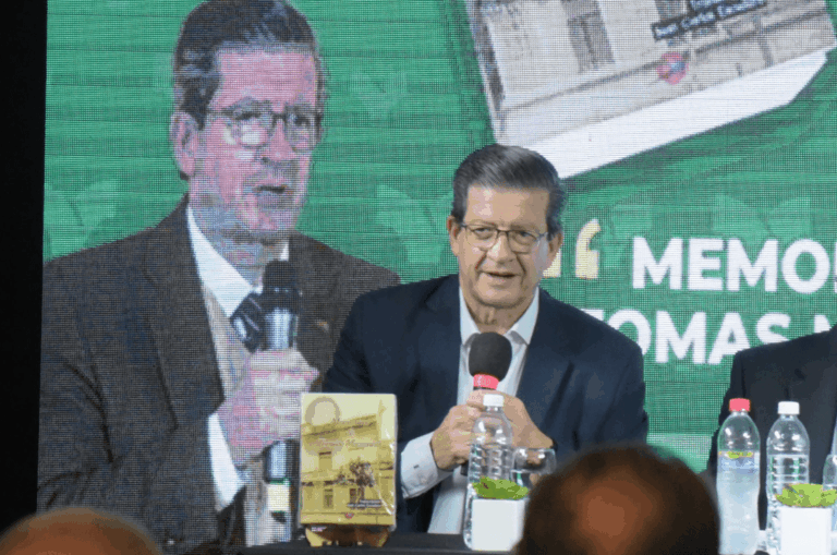 Braillard Poccard presentó el libro Memorias de Tomás Mazzanti en la Feria del Libro