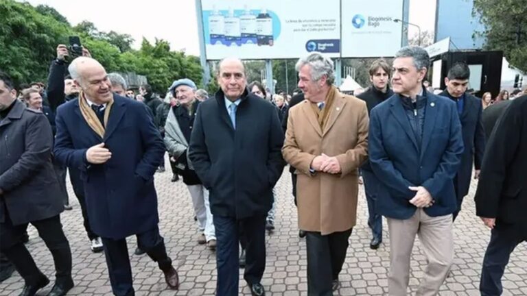 Guillermo Francos se mostró con gobernadores en la Rural: «Seguimos peleando»