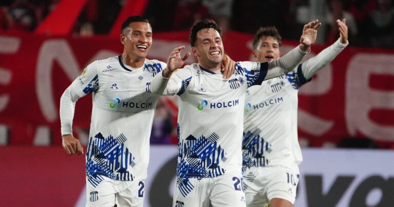 Talleres pasó a ganarlo por errores de Independiente