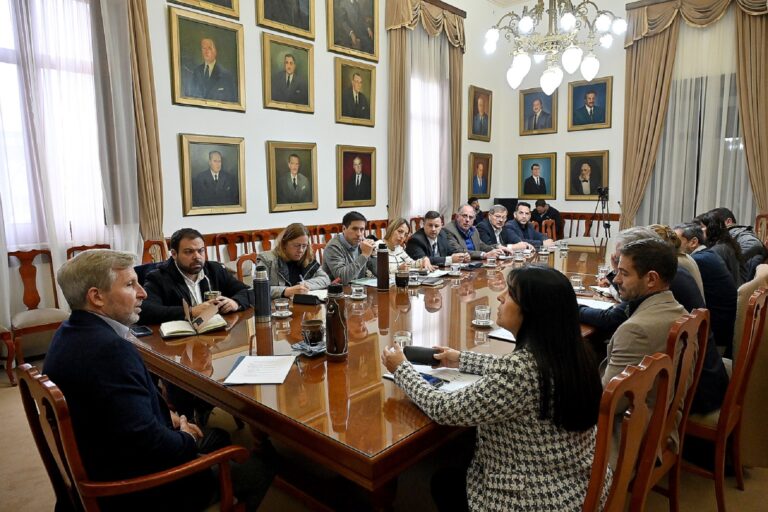 Gabinete: el Gobernador pidió control del gasto