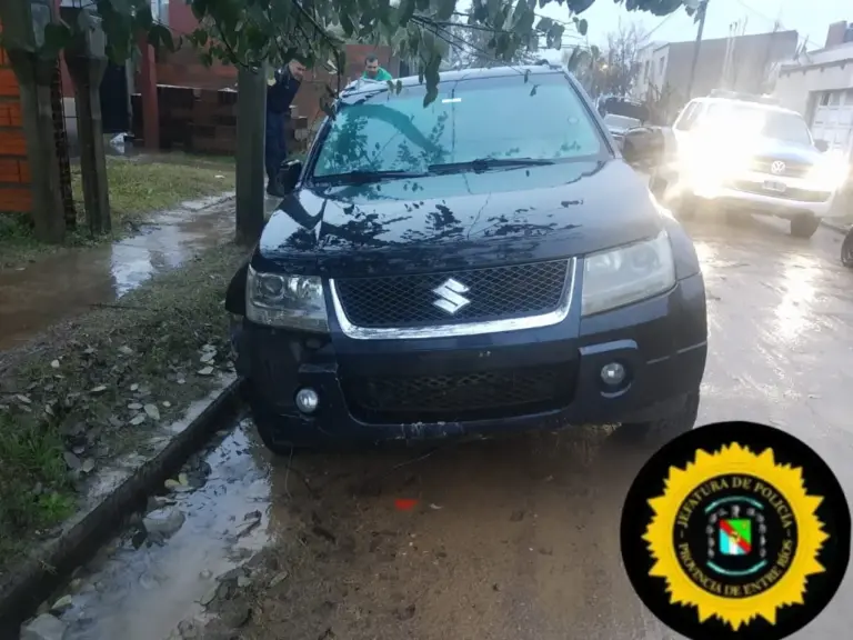 Un vehículo con patente Uruguaya colisionó a varios Automóviles del predio de la Concesionaria Bautista