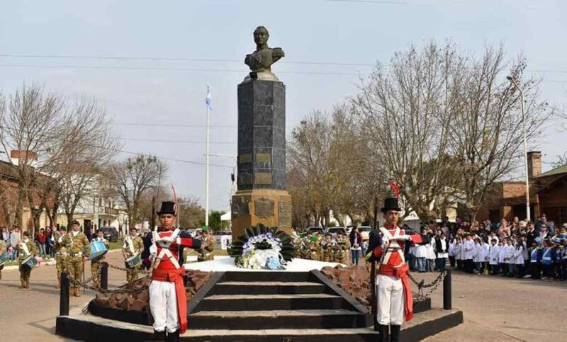 1893014-honras-al-padre-de-la-patria-en-la-ciudad-de-la-triple-frontera