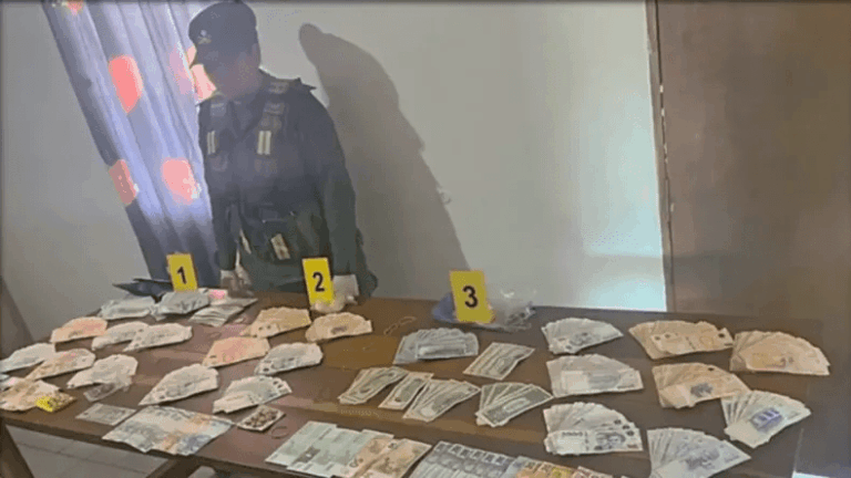 Demoran a pasajeras de un remís con oro y divisas extranjeras.