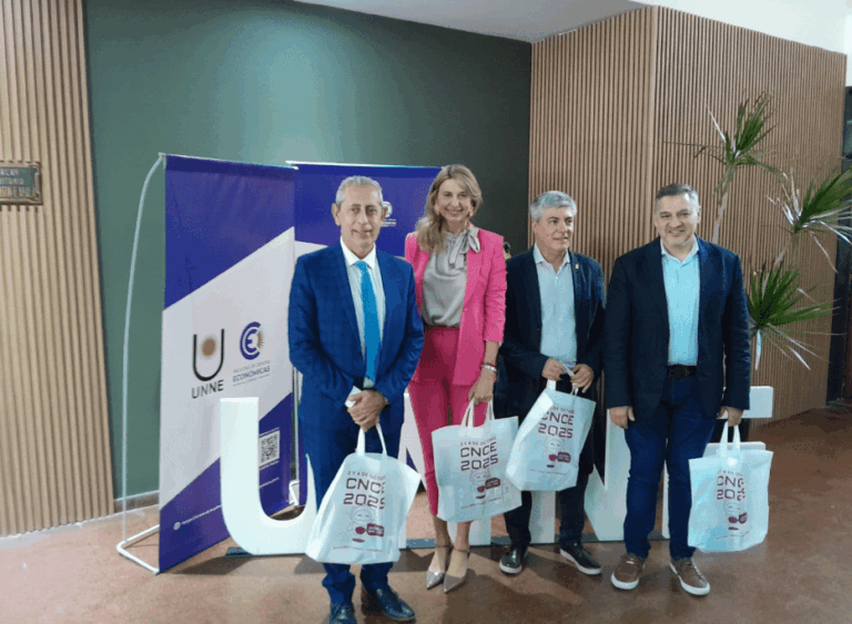 Ante universitarios del país, Corrientes expuso su solvencia financiera, y exigió un federalismo real