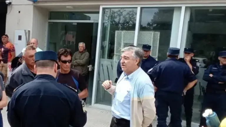 Desmantelan una sucursal del Banco Nación en Santa Elena: «Es una tomada de pelo»