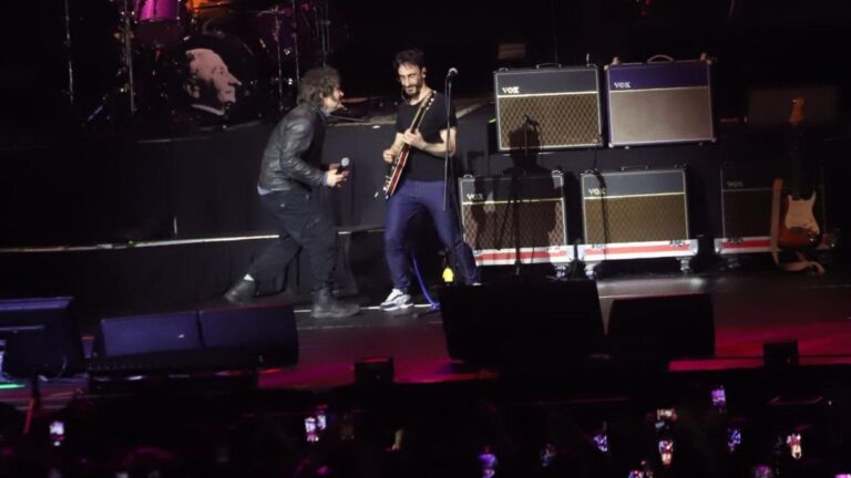 Javier Milei presentó su libro: manifestaciones, show musical, declaraciones y minuto a minuto