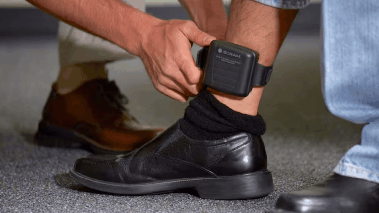 Un hombre violó la restricción de acercamiento hacia su ex pareja y lo demoraron.